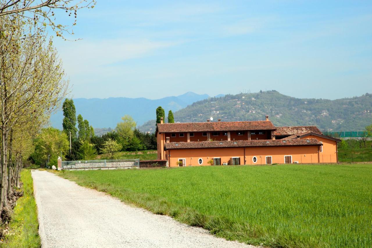 Bed and Breakfast Cascina Volta Брешия Экстерьер фото
